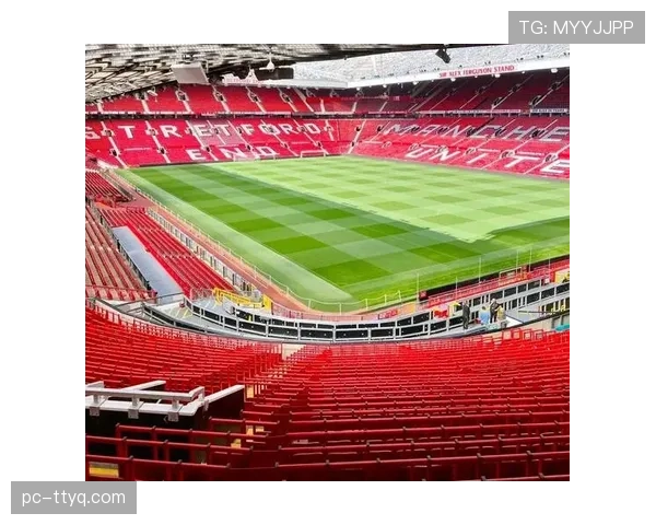 曼联老特拉福德球场北看台改建工程本月竣工，即将启用